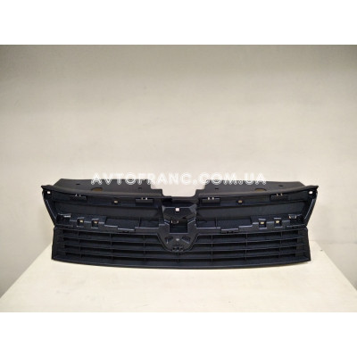 Решітка бампера верхня Renault Duster (2010-2014) EXXEL B030.81679 Оригінальний номер: 623100260R
