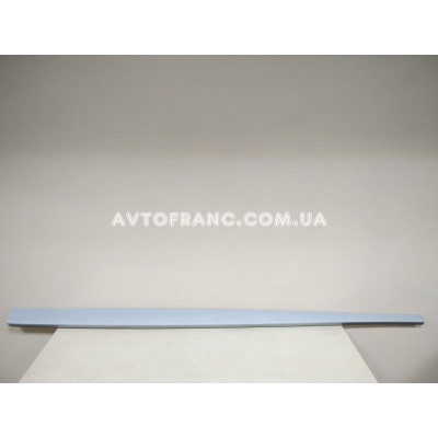 Накладка порога права верхня Renault Duster (2010-2017) Оригінал 769511710R