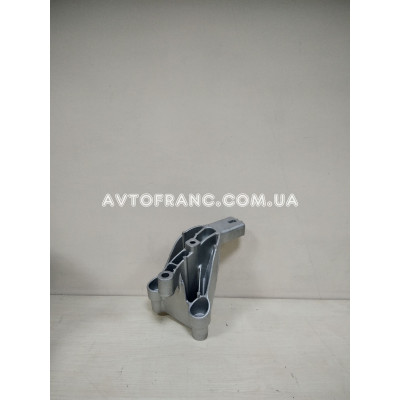 Кронштейн подушки двигуна правий 1.0 12V Renault Logan 2 MCV (2017-...) Оригінал 112328191R